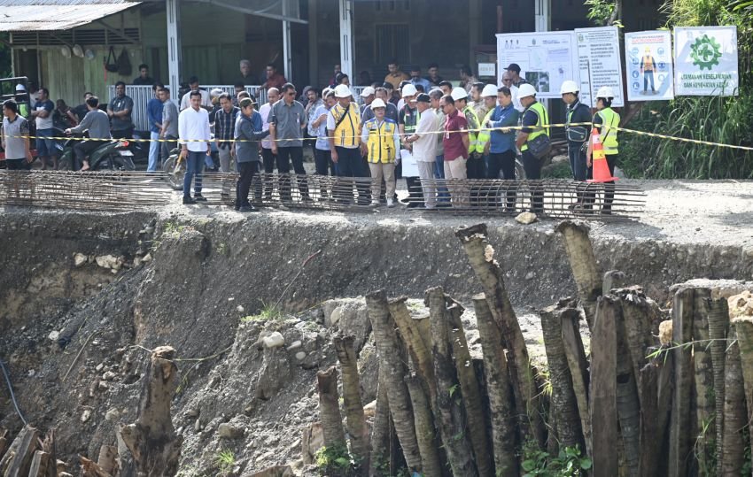 Wagubsu Pastikan Pembangunan Bronjong Jalan Miga-Lolowua Tepat Waktu