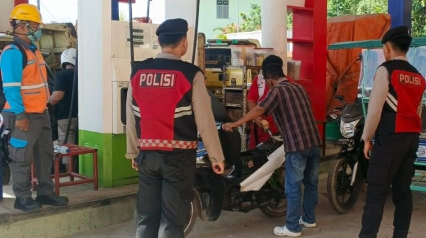 Polres Tapteng Perketat Pengamanan dan Pengaturan Antrean di SPBU