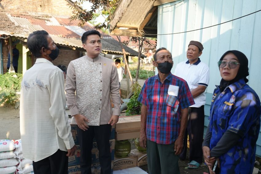 Rumah Warga Terbakar di Secanggang, Ricky Anthony Turun Bawa Bantuan