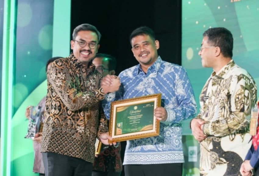 Bobby Terima Penghargaan Adinata Syariah, Bukti Sumut Berkontribusi bagi Penguatan Ekonomi Nasional