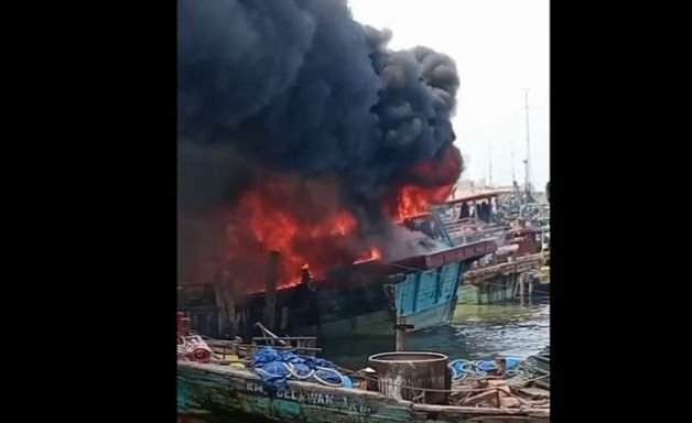 Kapal Pukat Terbakar di Belawan, Diduga Gegara Arus Pendek Listrik