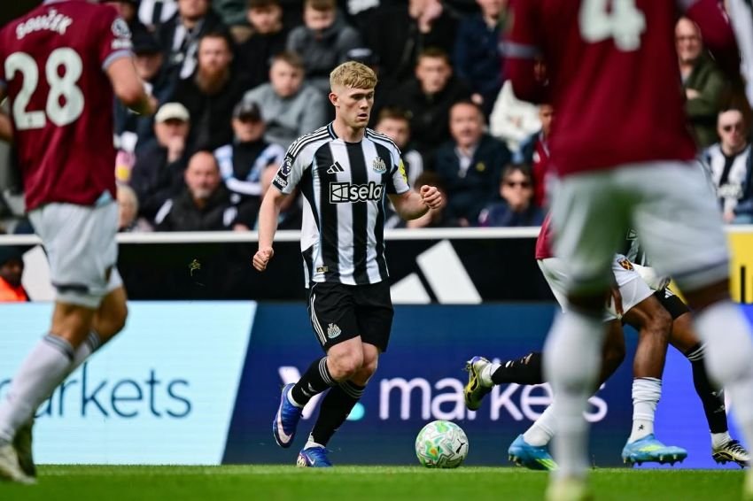 Lewis Hall Diminati Man United, Newcastle Beri Jawaban Begini