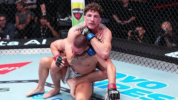 Salkilld Bikin Kejutan, Paksa Gamrot Menyerah di Ronde Pertama UFC Vegas 120