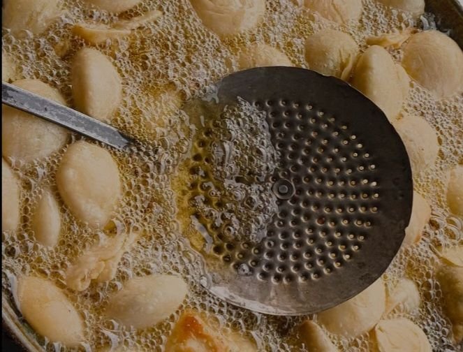 Simak! Ini Penyebab Ada Buih di Minyak Goreng saat Masak