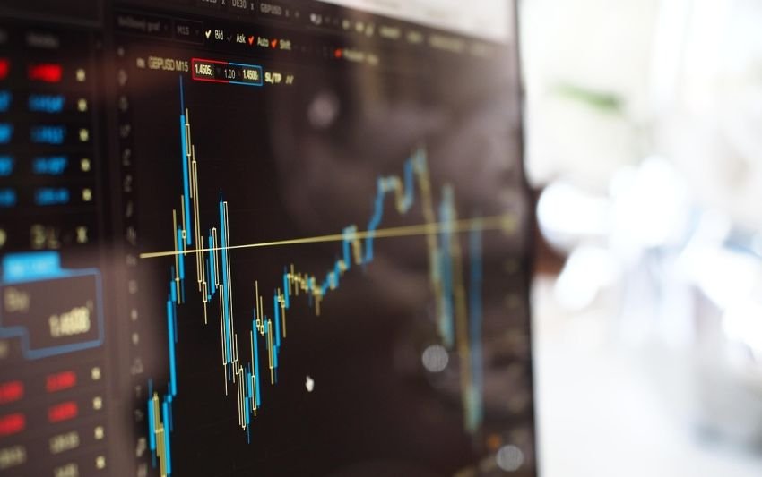 IHSG Bertahan Menguat di Tengah Gejolak Minyak Dunia dan Koreksi Rupiah