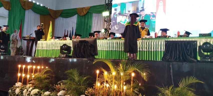 Rektor UIN Syahada di Hadapan 800 Wisudawan : Perkuat Paradigma Teoantropoekosentris Mencetak Alumni Unggul