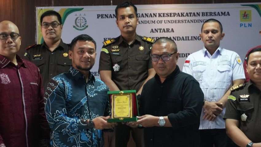 PLN UP3 Padangsidimpuan dan Kejari Madina Perkuat Sinergi Melalui Penandatanganan Nota Kesepahaman