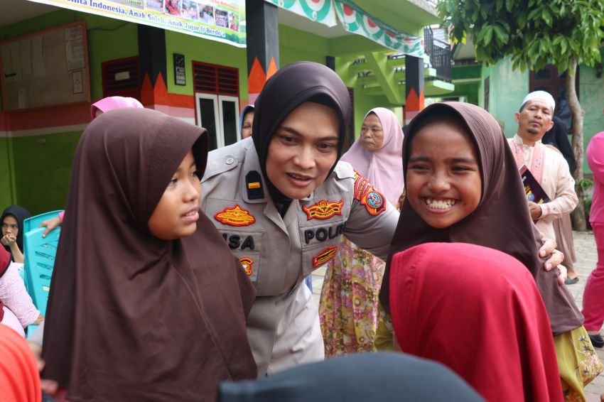 Jelang Peringatan HUT, Polwan Polres Tapsel Gelar Anjangsana Dengan Masyarakat