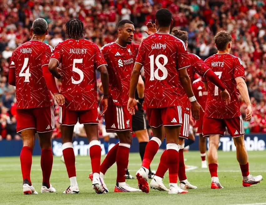 Liverpool Tampil Meyakinkan, Como Takluk 2-0 di Anfield