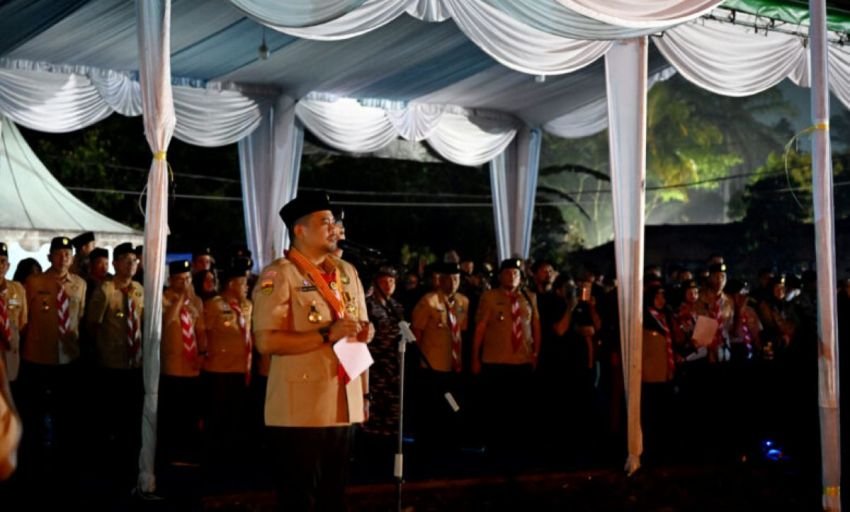 Bobby Nasution Bermalam Bersama Ribuan Pramuka, Api Unggun Kobarkan Semangat Jamdasu XI