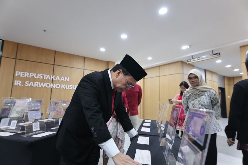 Dari Lembaran Uang Lama hingga Perangko Bung Karno, Sofyan Tan: Menemukan Kembali Jejak Sang Perekat Bangsa