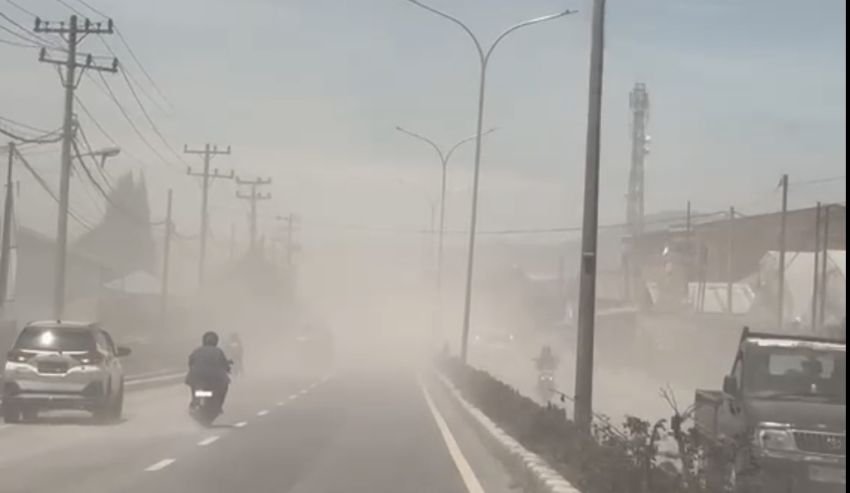Status Siaga Ditetapkan di Gunung Sinabung, Jarak Pandang Hanya 10 Meter di Berastagi