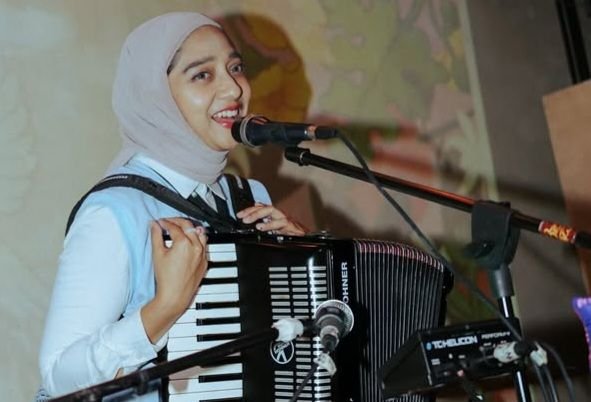 Alami Gempa Susulan di NTT, Chiki Fawzi Tak Sempat Pakai Hijab
