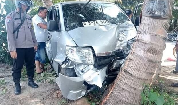 Kecelakaan Minibus APV di Sorkam Barat, 5 Orang Dilarikan ke Rumah Sakit