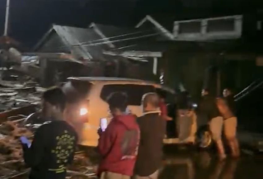 Banjir Bandang Terjang Arosuka, Sejumlah Kantor Pemkab Solok Tertimbun Material
