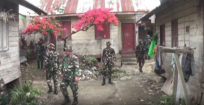 Personel Gabungan Amankan Rumah Pengungsi di Desa Kuta Tengah