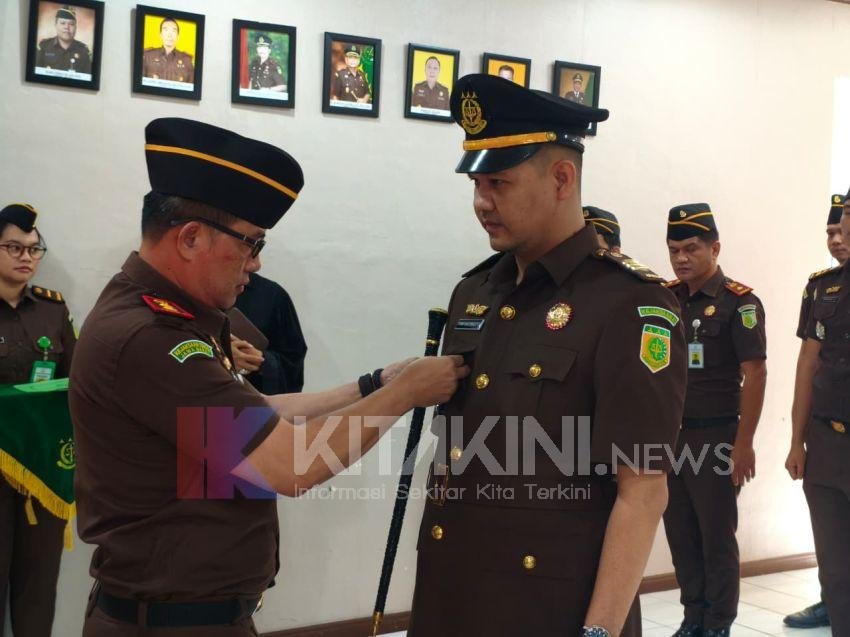 Kajari Toba Lantik Tommy Eko Pradityo Jadi Kasi Intelijen