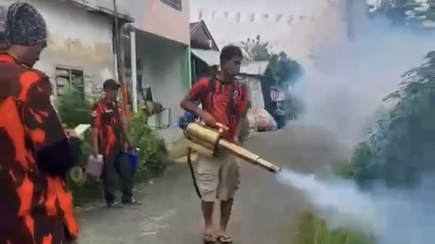 Cegah DBD Saat Pancaroba, Pemuda Pancasila Polonia Fogging Permukiman Warga