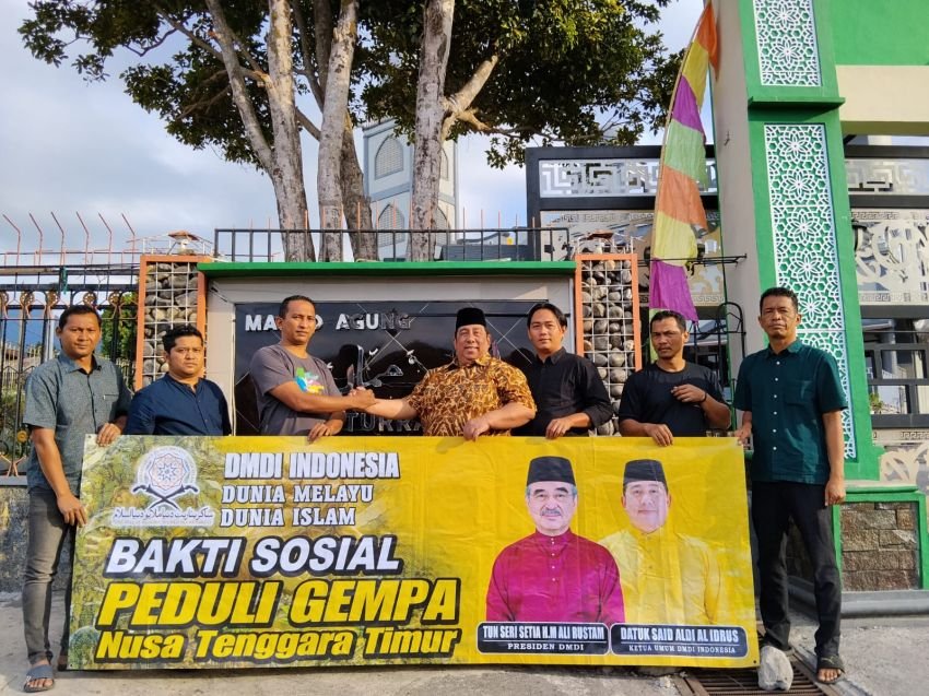 Presiden DMDI HM Ali Rustam Bantu Renovasi Masjid Terdampak Bencana di Manggarai Timur