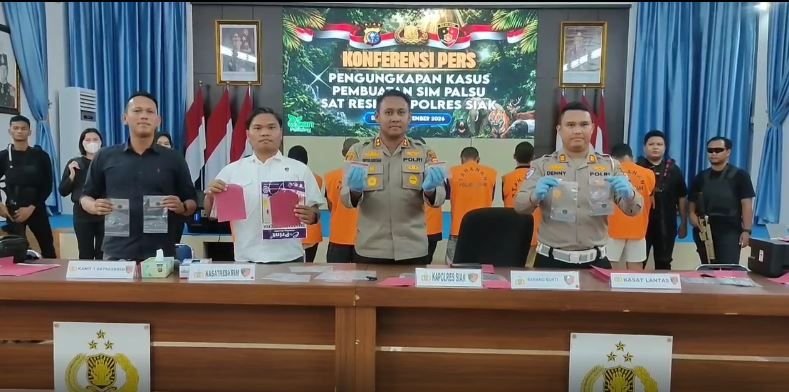 Polres Siak Tangkap Sindikat Pembuat SIM Palsu