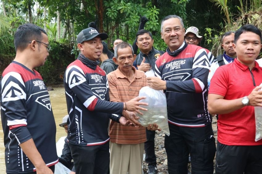 Kapolres Tapsel Turun ke Desa, Tinjau Kondisi Warga di Dua Kecamatan