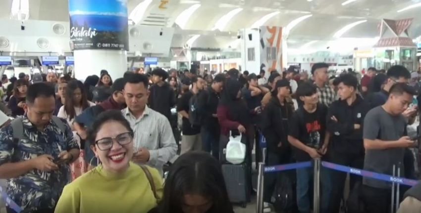 Abu Vulkanik Anak Krakatau Terus Meningkat, 8.330 Penumpang dari 49 Flight Bandara Kualanamu Tujuan Jakarta dan Bandung Batal Terbang