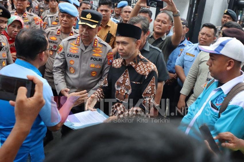 Ratusan Buruh Datangi DPRD Sumut