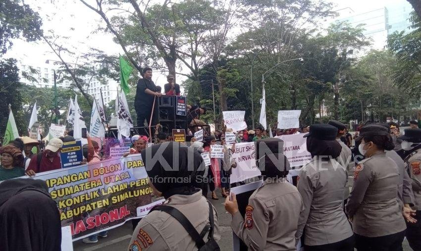 Ratusan Kelompok Tani Geruduk Gedung DPRD Sumut
