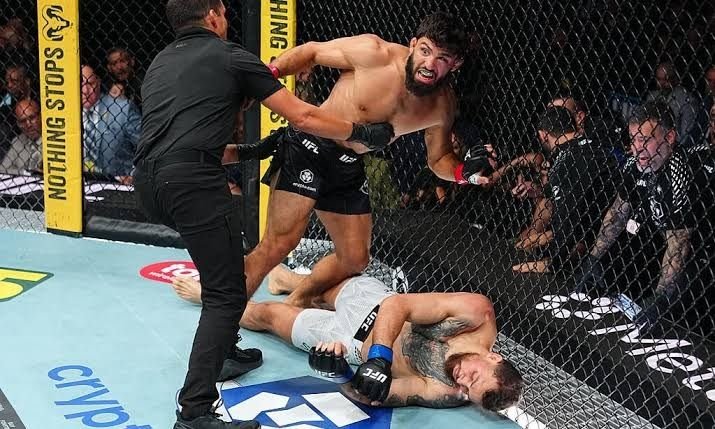Mauricio Ruffy Bongkar Kesalahan Fatal Saat Dihantam KO Arman Tsarukyan