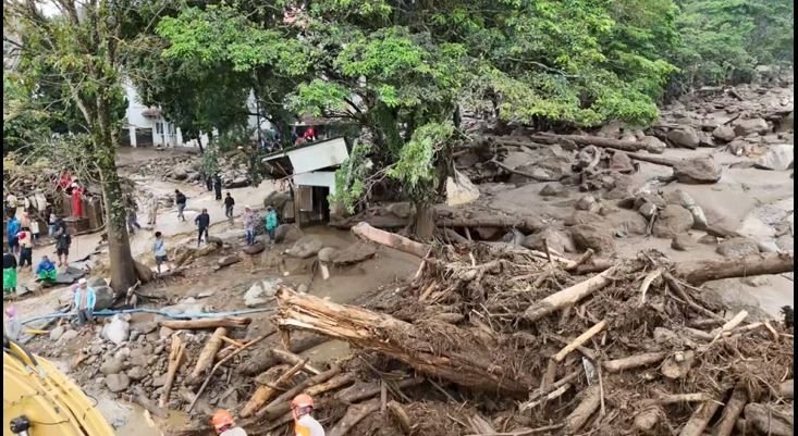 Dilanda Banjir Bandang, 12 Kantor Pemkab Solok Rusak Berat