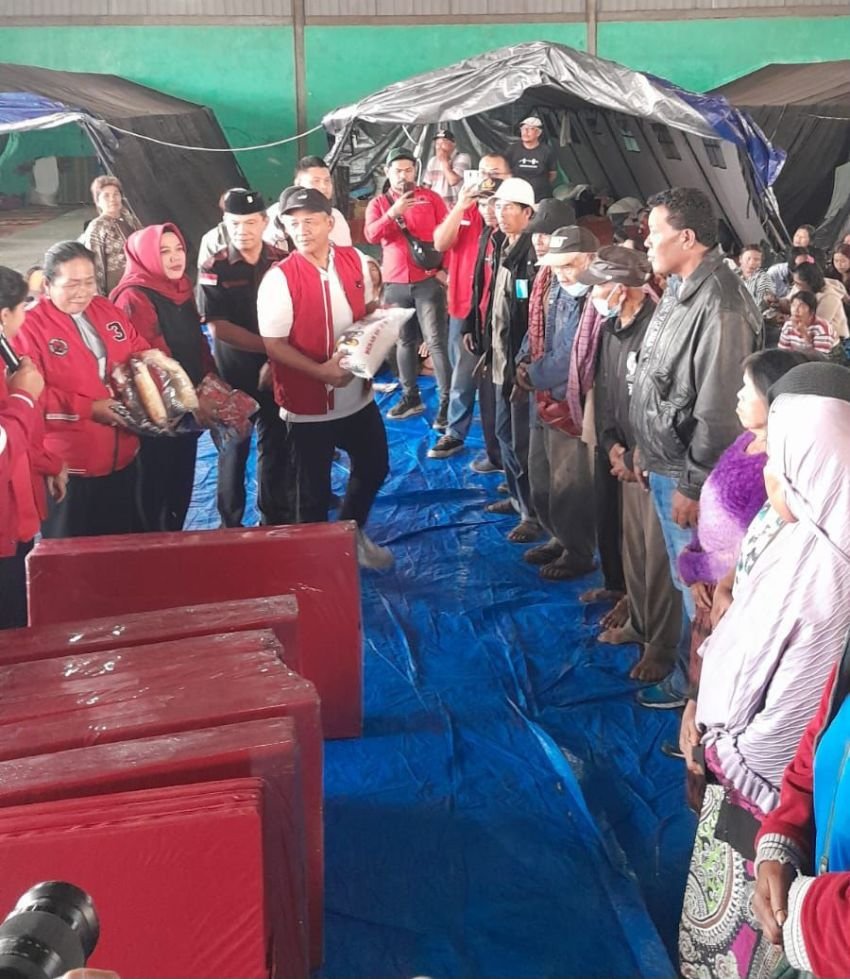 PDI Perjuangan Sumut Salurkan Bantuan Korban Erupsi Sinabung