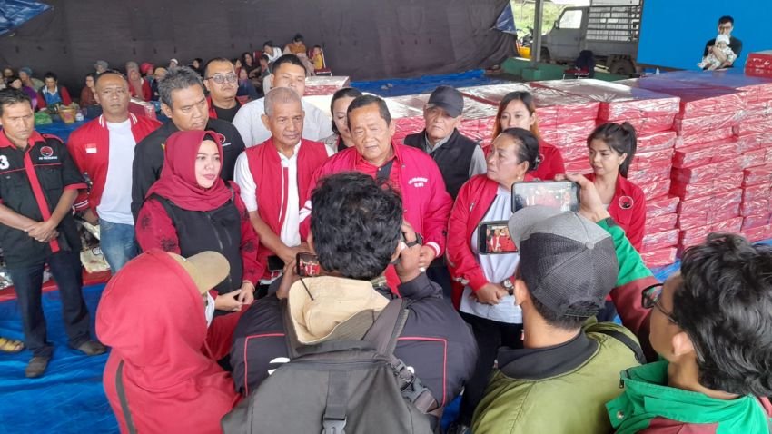 PDI Perjuangan Sumut Salurkan Bantuan Logistik ke Karo