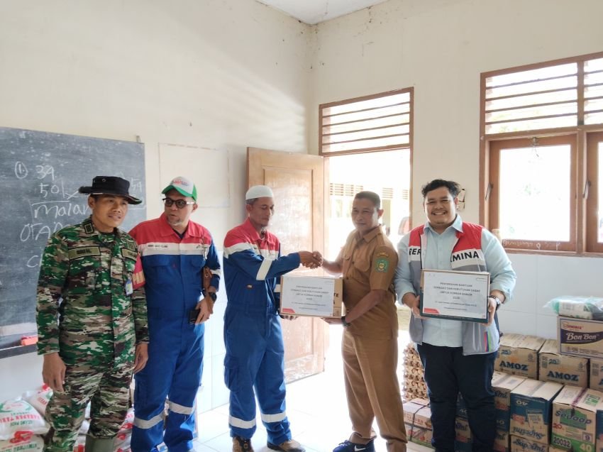 Tanggap Banjir Langkat, Pertamina EP Pangkalan Susu Pasok Bantuan Sembako ke Desa Terisolasi
