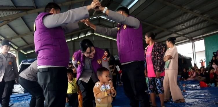 Kembalikan Rasa Aman dan Nyaman, Anak-Anak Pengungsi Erupsi Sinabung Diberikan Trauma Healing