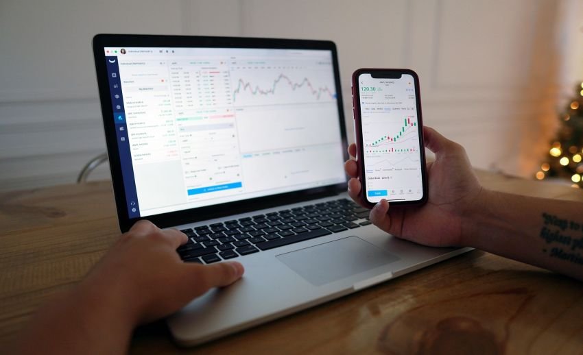 Harga Minyak Meroket, IHSG dan Rupiah Justru Tampil Perkasa di Zona Hijau