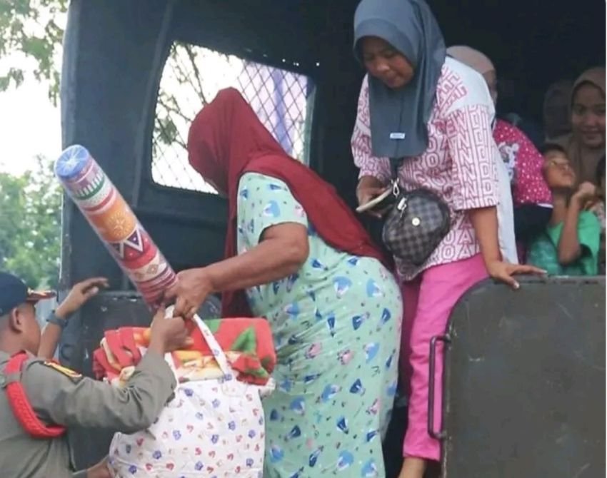 Banjir Padang Terjang Tiga Kecamatan, 672 Warga Mengungsi dan Akses Jalan Terputus