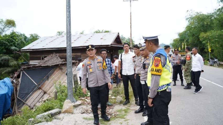 Kapolres Tapteng Cek TKP Kecelakaan Truk Tangki Pertamina di Tapiannauli