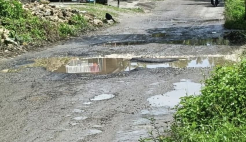 Jalan Nasional Nias Selatan Rusak Parah, Warga Tempuh 23 Kilometer hingga 2,5 Jam