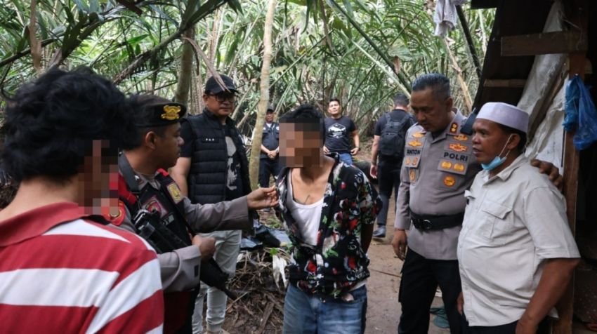 Kapolres Tapsel Pimpin Operasi Sarang Narkoba di Angkola Barat, Amankan Dua Pelaku