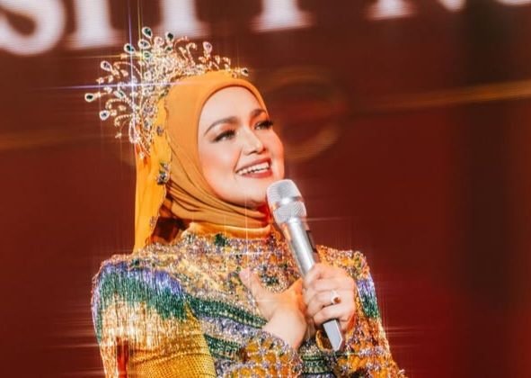 Jatuh dari Panggung Jelang Konser, Siti Nurhaliza: Alhamdulillah, Tidak Ada Patah Tulang