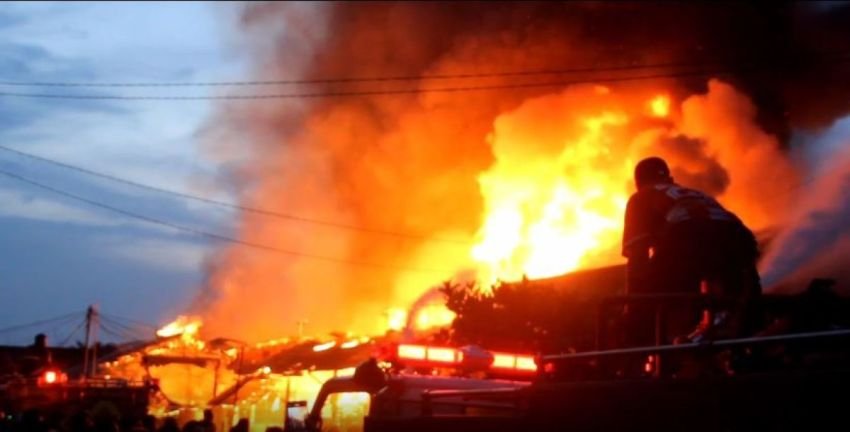 Belasan Rumah dan Satu Pekong di Rokan Hilir Hangus Terbakar
