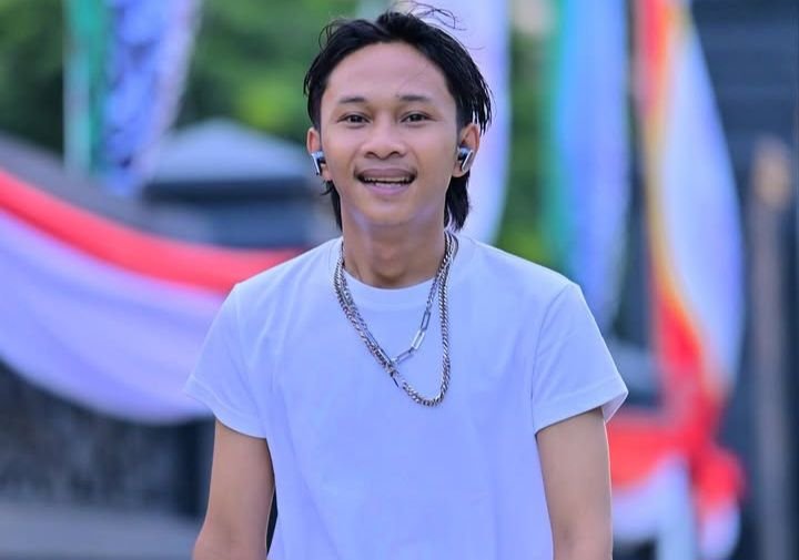 Beli Rumah di Bekasi, Fajar Sadboy Terpesona Lampu yang Mewah