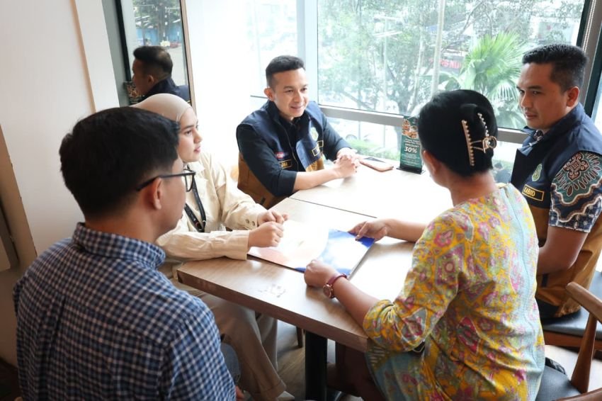 Bapenda Medan Perluas Digitalisasi Pajak Restoran, Agha Novrian Tinjau Pendaftaran QRESTO di Fountain