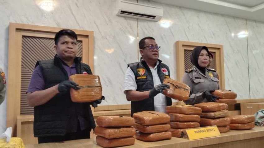 Kurir 20 Kg Ganja Terancam Hukuman Penjara Seumur Hidup