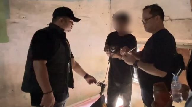 Polisi Gerebek Pos Siskamling yang Diduga Jadi Lapak Narkoba, Pelaku Nekat Terjun ke Sungai