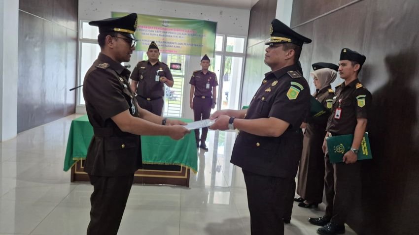 &lrm;Reza Surya Mardhika Dilantik Jadi Kasi PAPBB Kejari Paluta