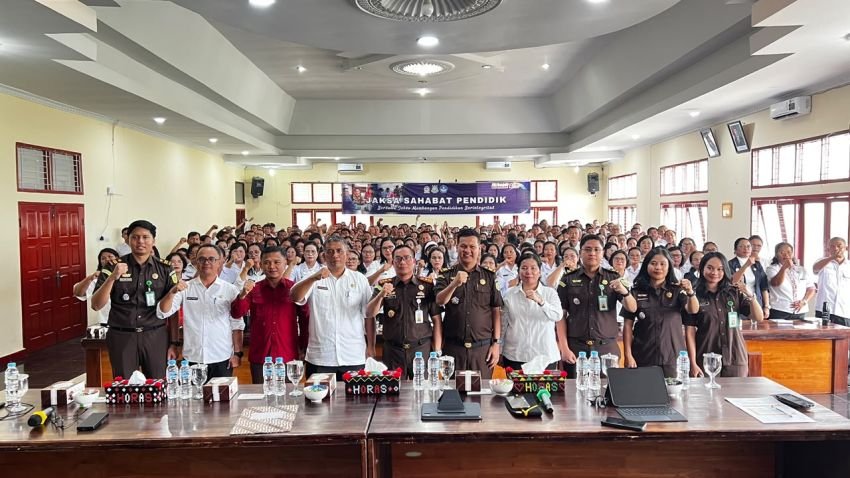 &lrm;Kejari Toba Beri Penerangan Hukum Terkait Dana BOS dan Revitalisasi Sekolah