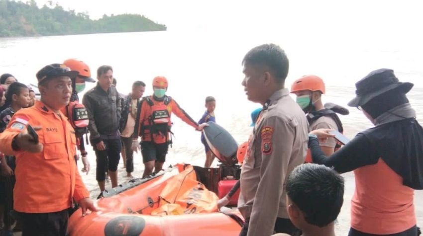 Tim SAR Temukan Jasad Pria yang Tenggelam Saat Mancing di Pantai Kalangan, Tapteng