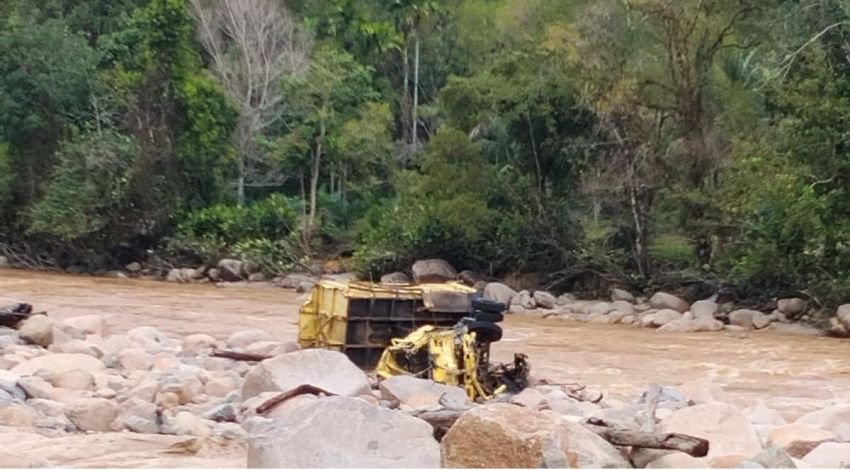 Hujan Deras dan Sungai Meluap, Satu Unit Truk Terseret Arus Sungai Sihaporas