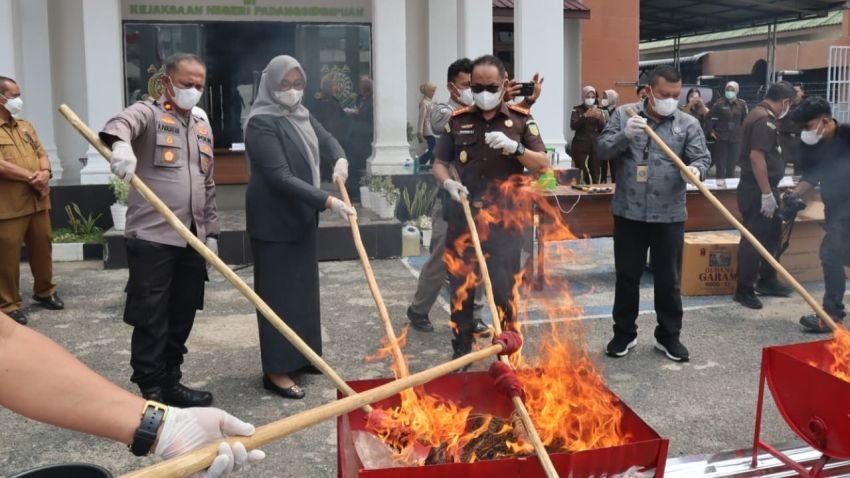 Polres Padangsidimpuan Hadiri Pemusnahan Barang Bukti Narkotika di Kantor Kejari